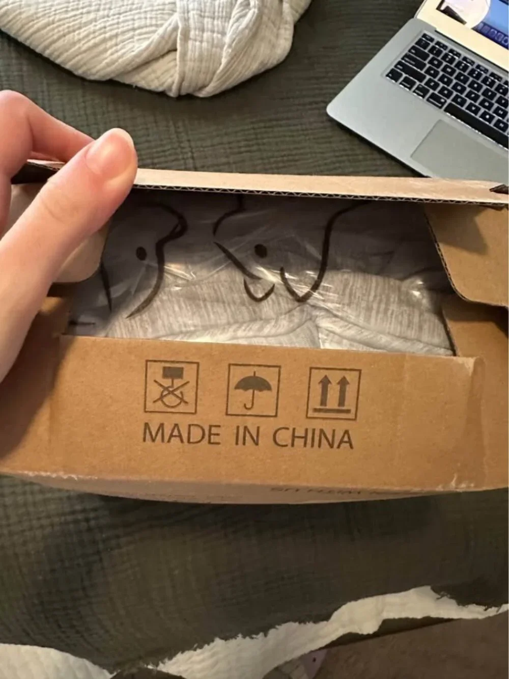 Cozy Kiss bottom box
