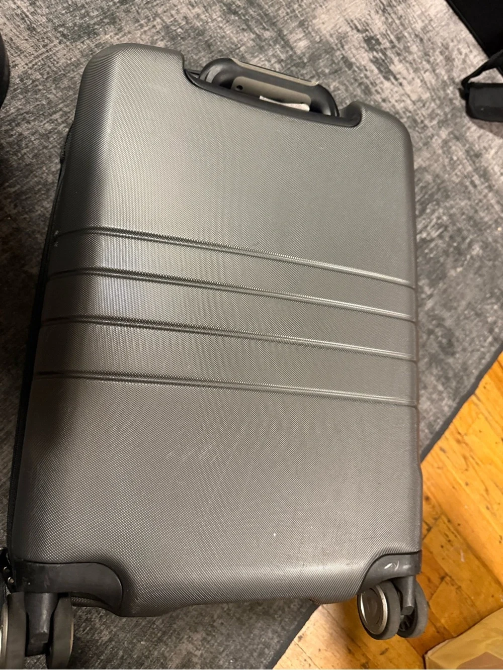 The skyway luggage co sleek gray