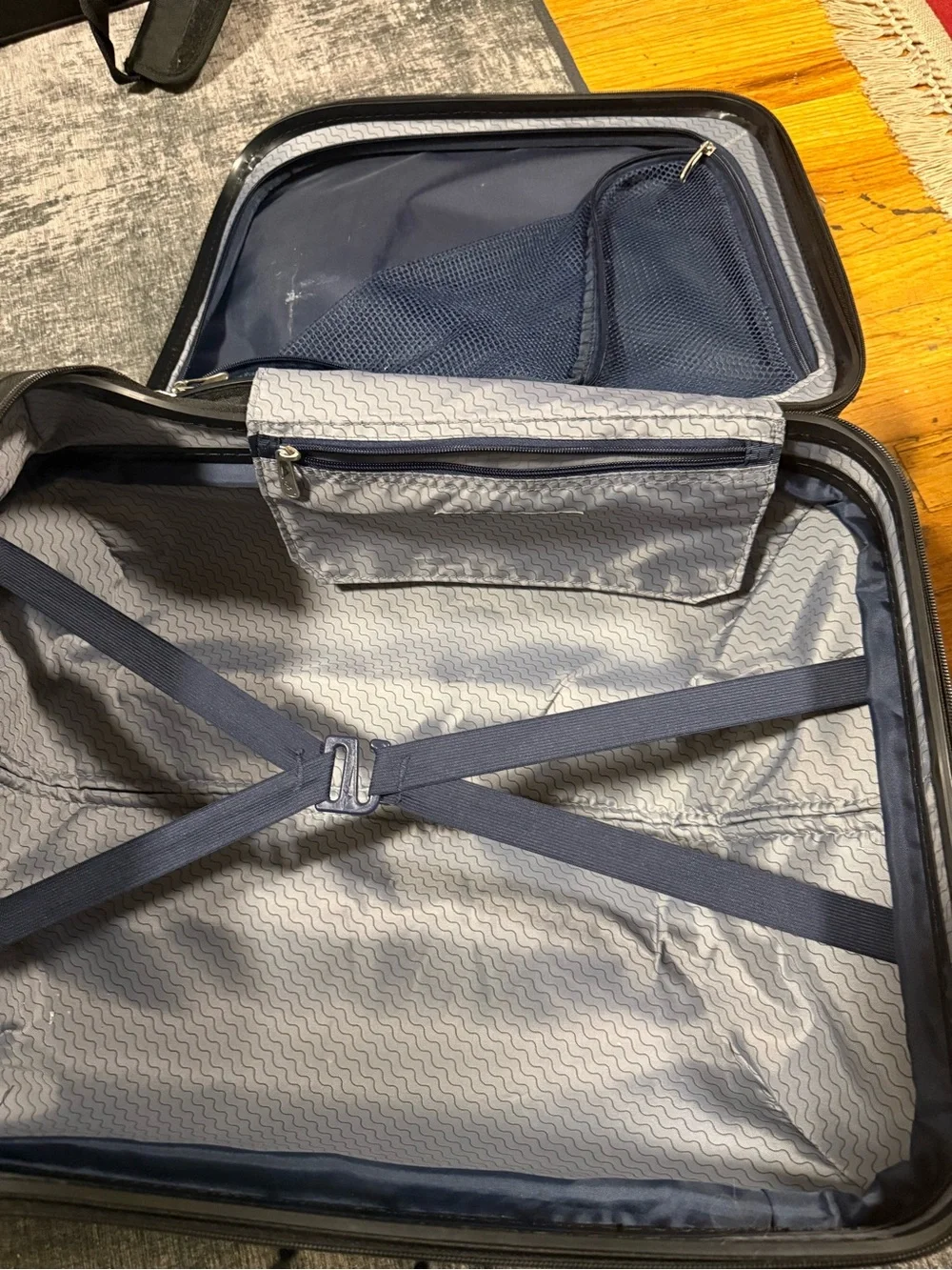 The skyway luggage co sleek gray
