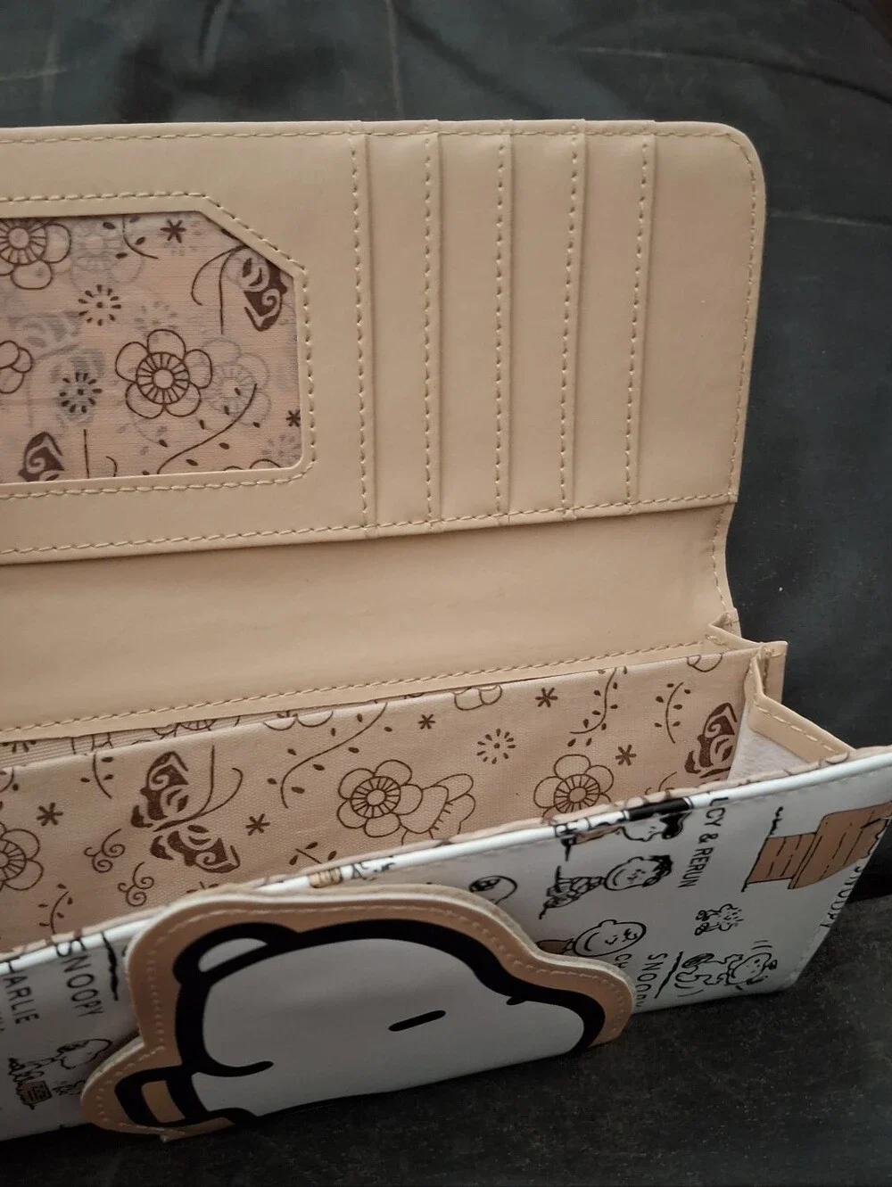Peanuts Charlie Brown Snoopy White Bifold Wallet