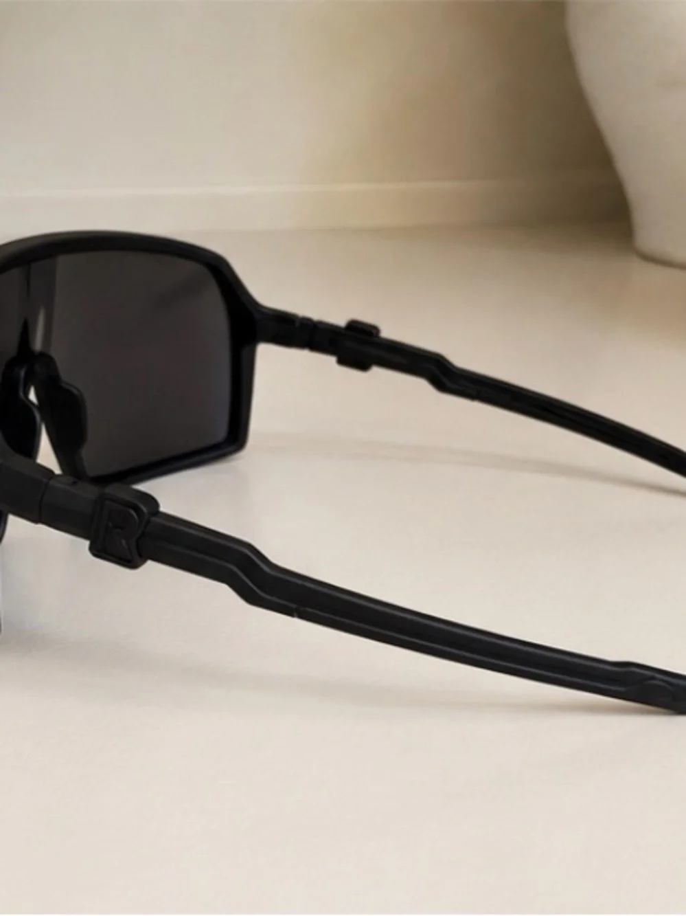 RUDSAK sleek shield