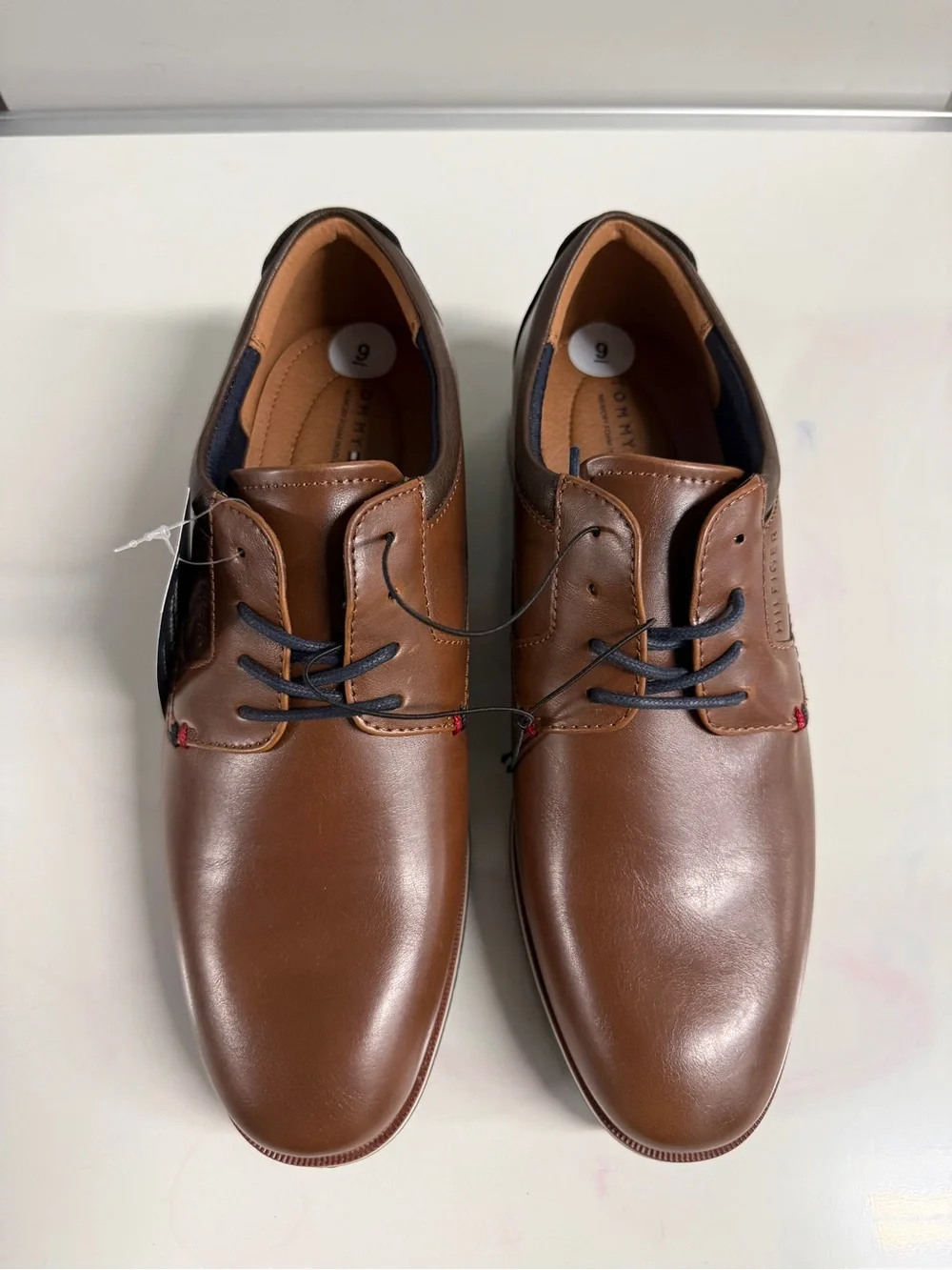 Tommy Hilfiger Men's Brown Leather Derby Shoes with Navy Accents