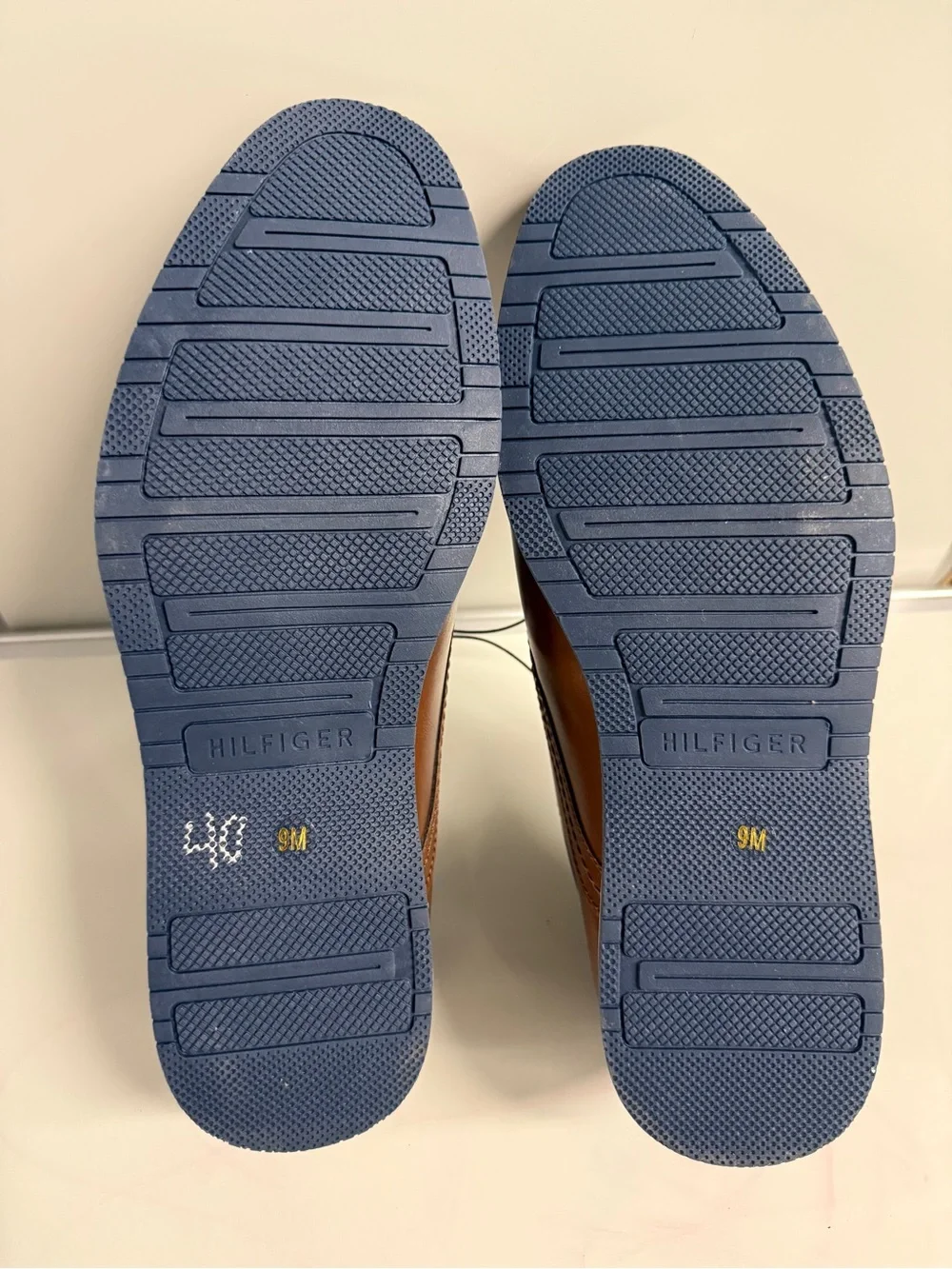 Tommy Hilfiger Men's Brown Leather Derby Shoes with Navy Accents
