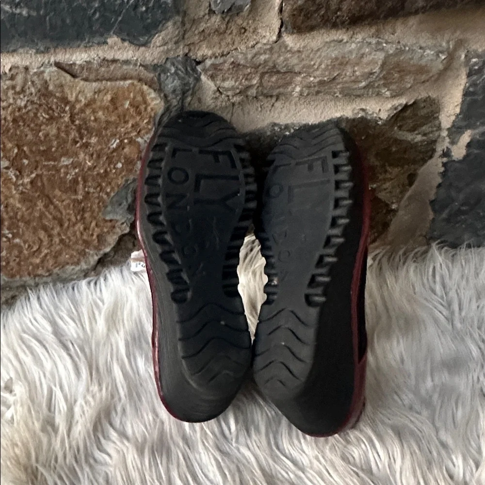 Fly London featuring slip