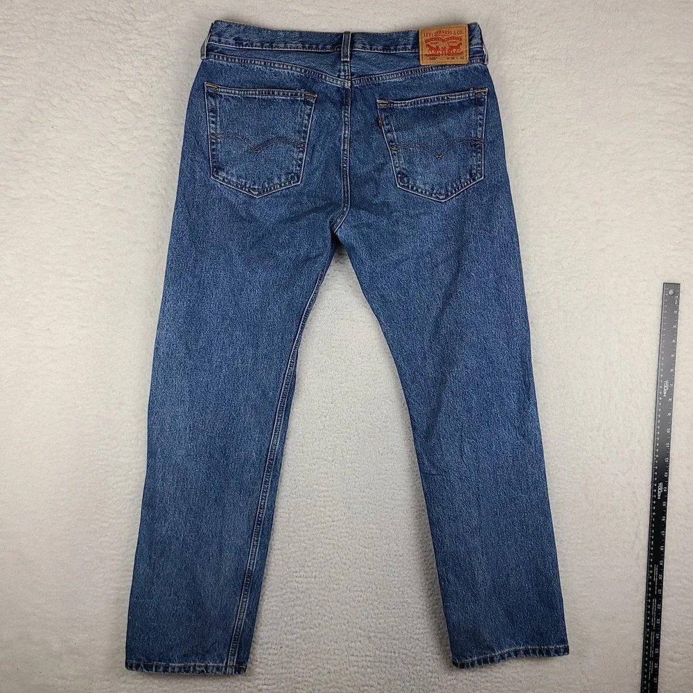 Levi's 505 Jeans Mens 36x32 Blue Regular Fit Straight Leg Medium‎ Wash Denim