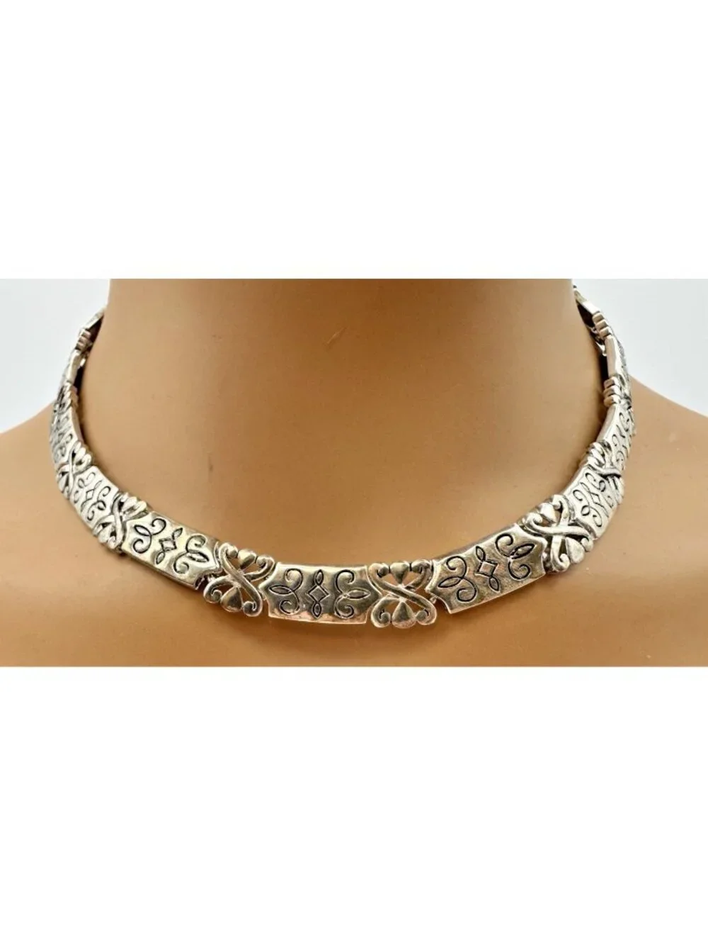 Periwinkle by Barlow Silver Tone Collar Necklace NEW w/Tags, Ornate, Classic 18