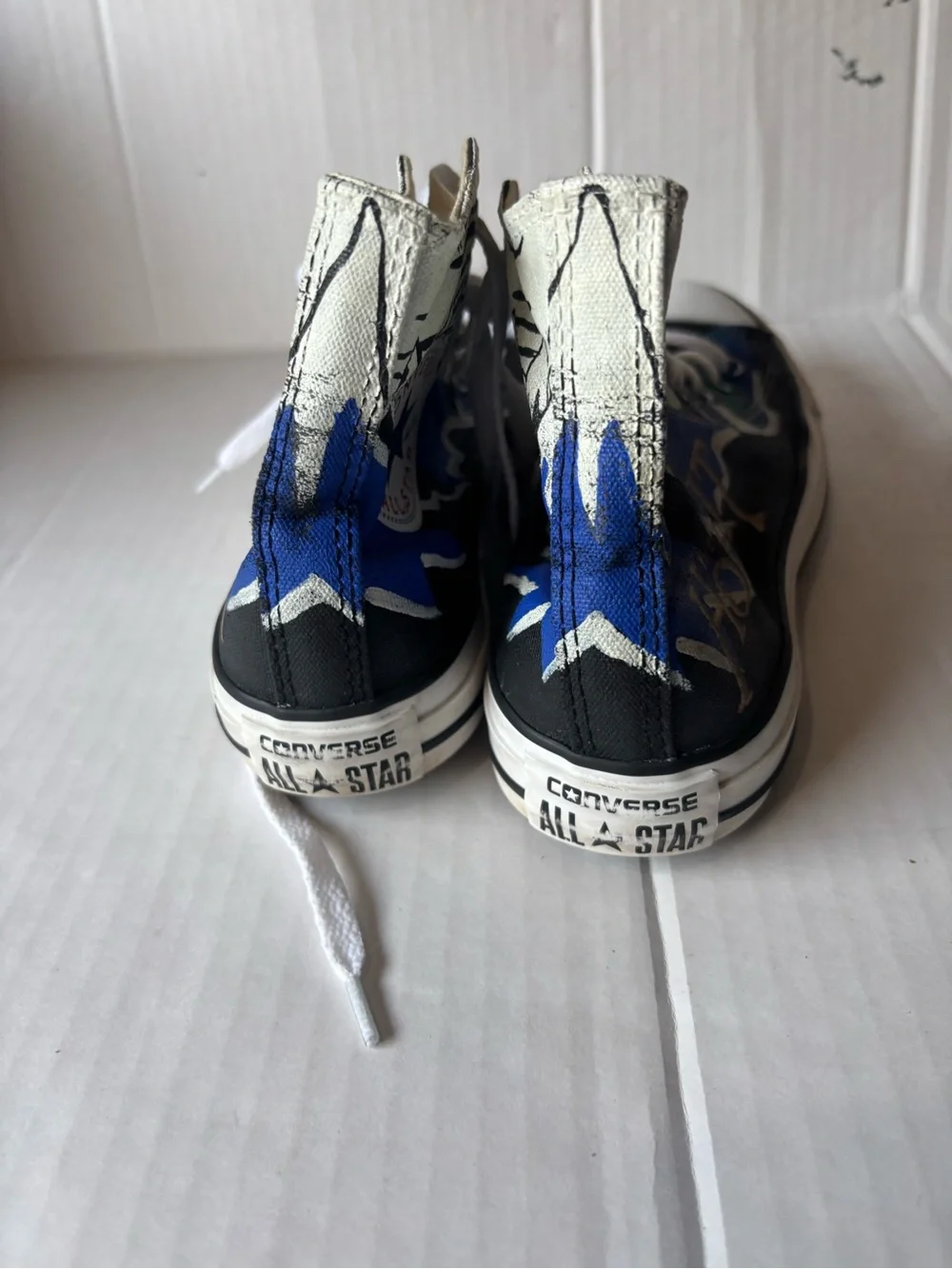 Converse The Hobbit shoes Men’s 5 Women’s 7