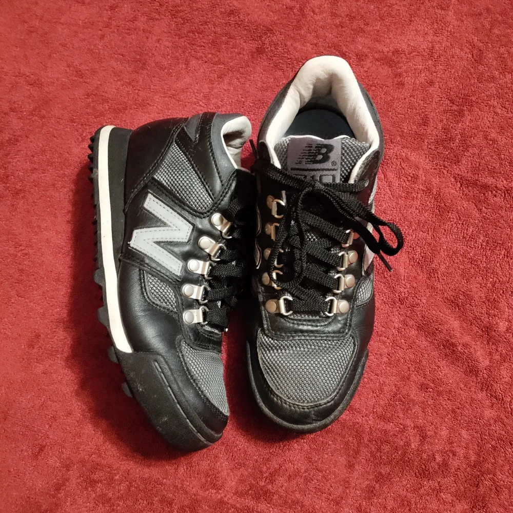 New Balance 710 Leather Hiking Boot Sneakers. Black & Gray. Women's 7