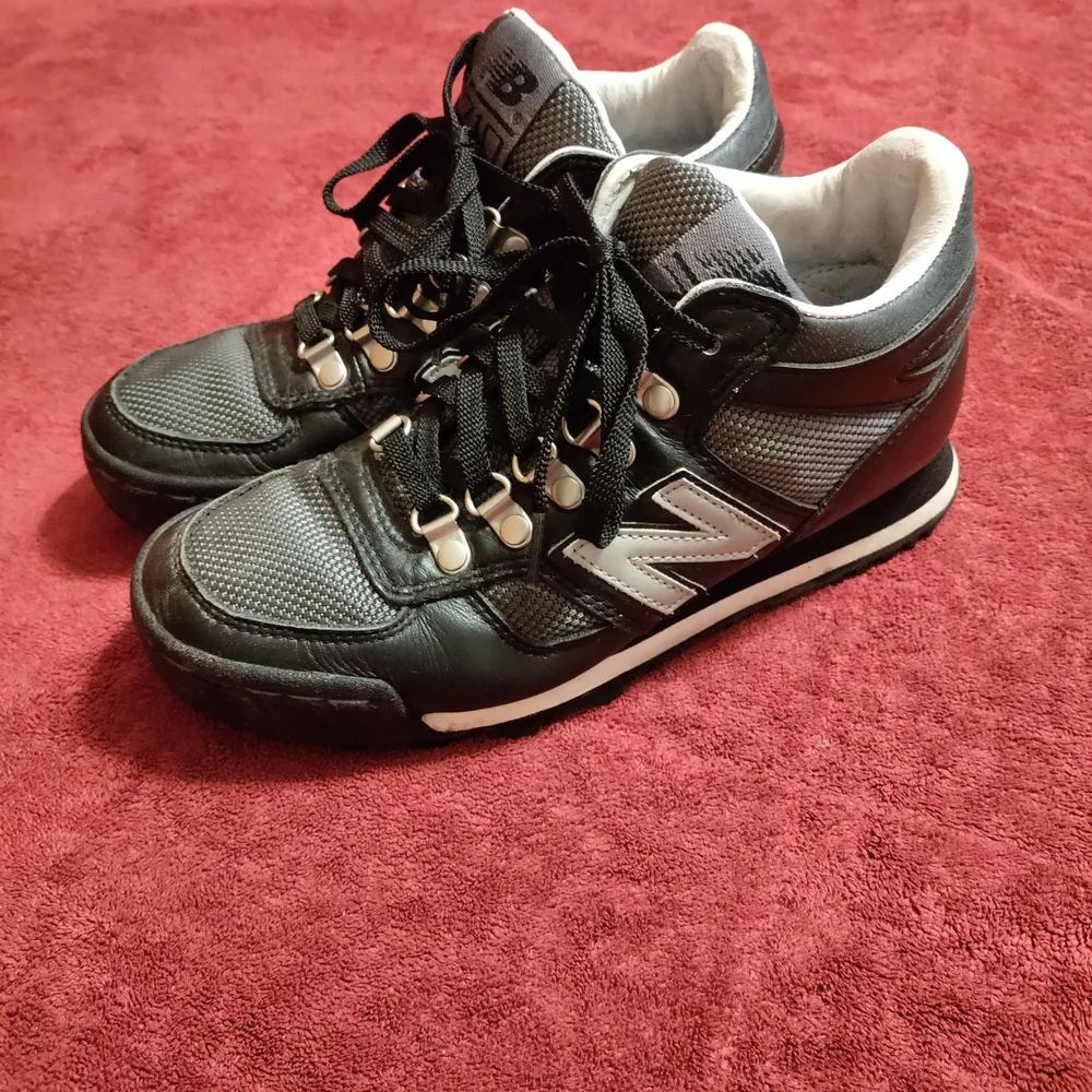 New Balance 710 Leather Hiking Boot Sneakers. Black & Gray. Women's 7