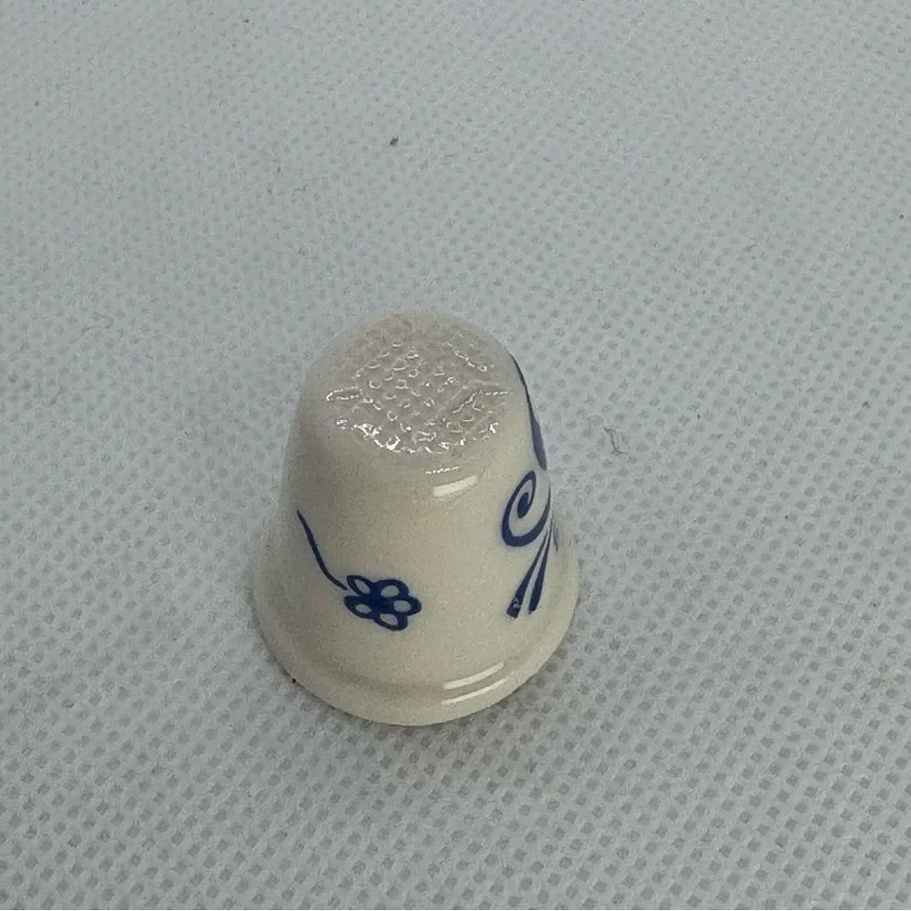 Blue & White Porcelain Thimble – Delft Style Floral Scroll Design