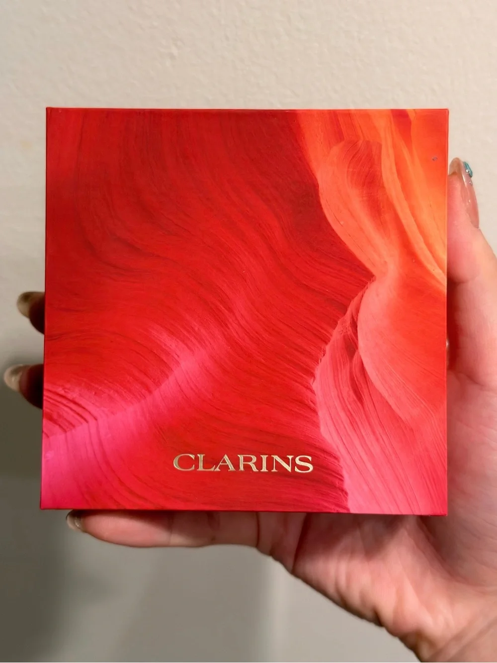 Clarins plumps canyons