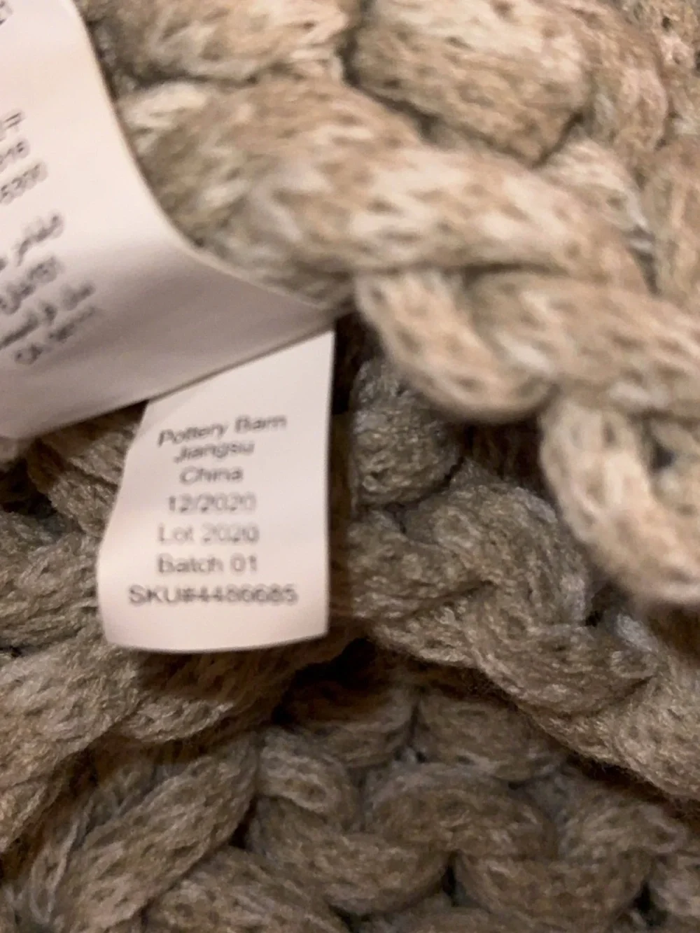 Pottery Barn Elegant Throw/Blanket 100% Acrylic Handknitted Colossal 44x56 in