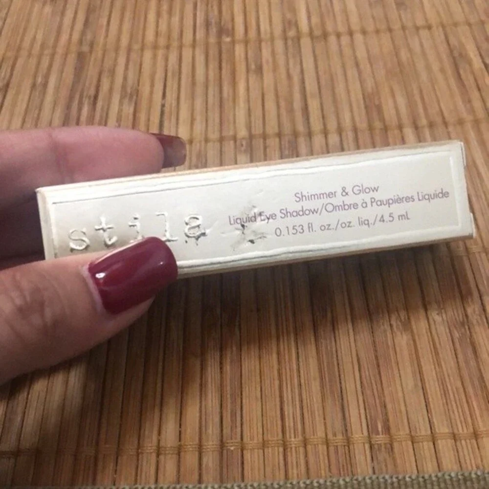 Stila wearing smart twig