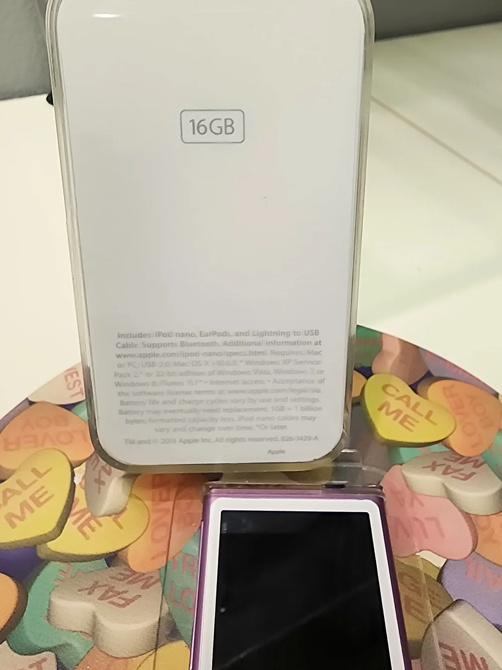 Apple iPod nano (Purple) - Portable MP3 Player