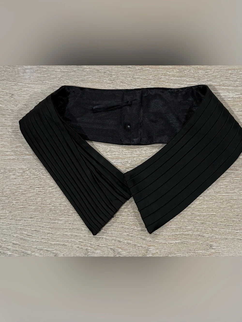 Cache satin black