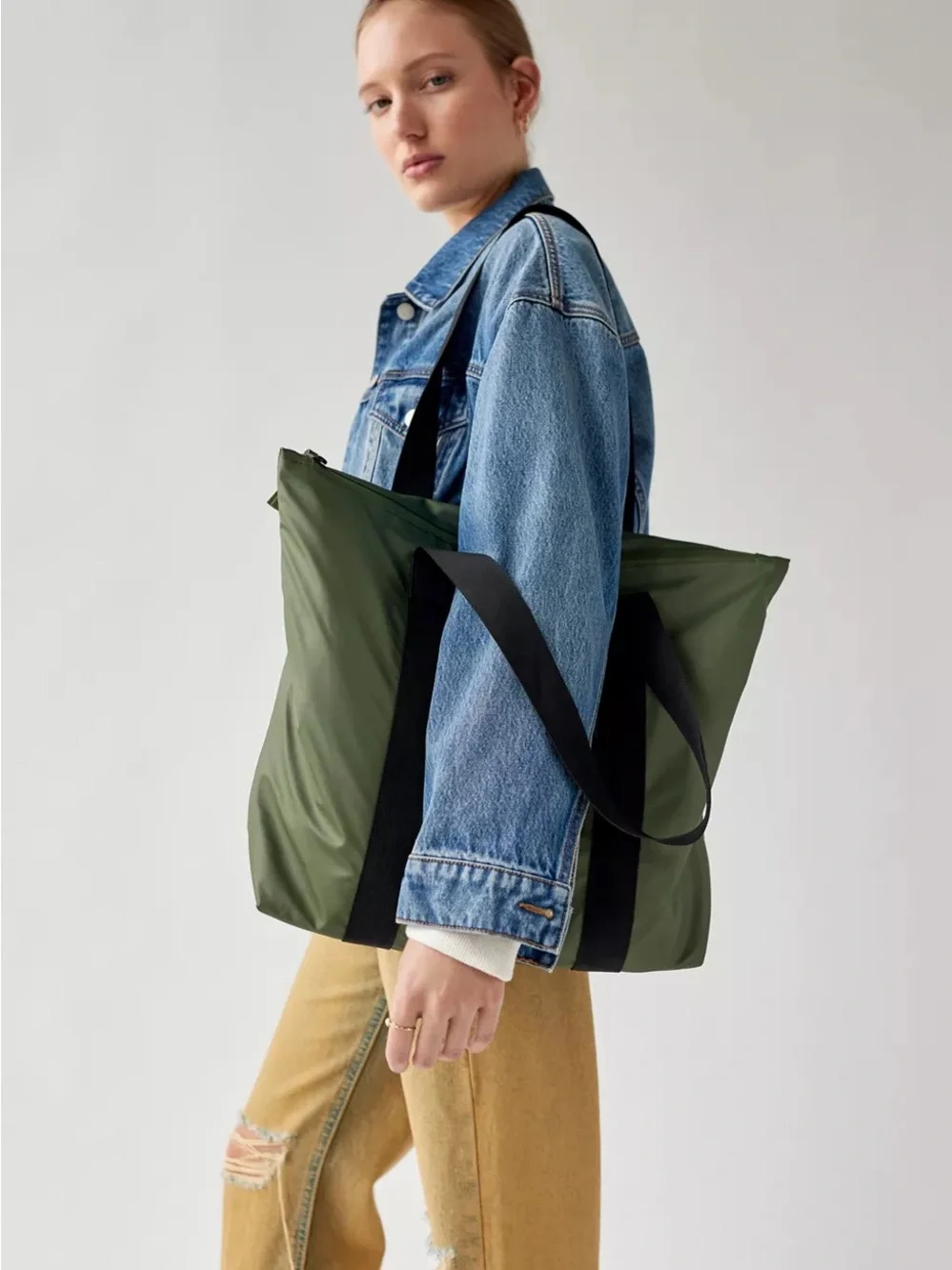 RAINS 1225 Rush Tote Bag in Shiny Olive