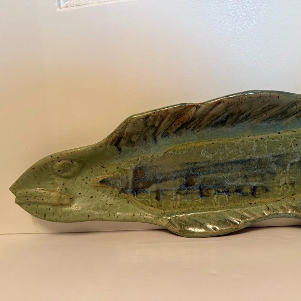 HUDSON VALLEY POTTERY PLATTER GREEN FISH TRAY SERVEWARE USA HANDMADE DETAILS