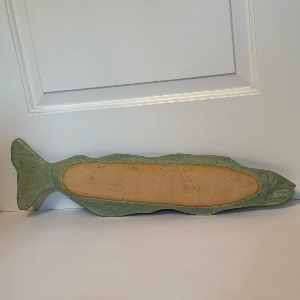HUDSON VALLEY POTTERY PLATTER GREEN FISH TRAY SERVEWARE USA HANDMADE DETAILS