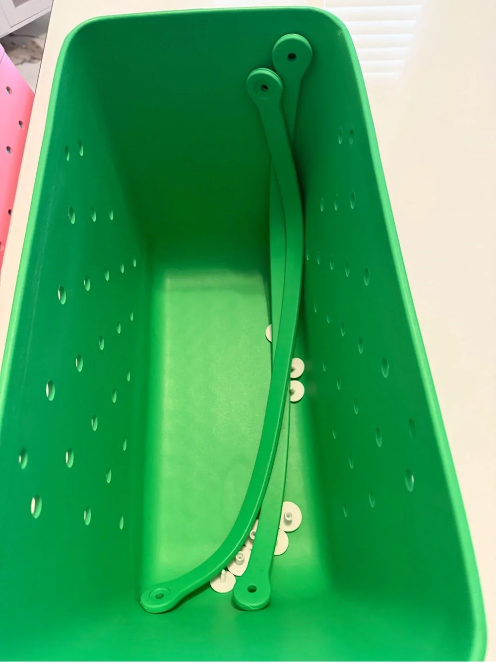 Umbranded sturdy green