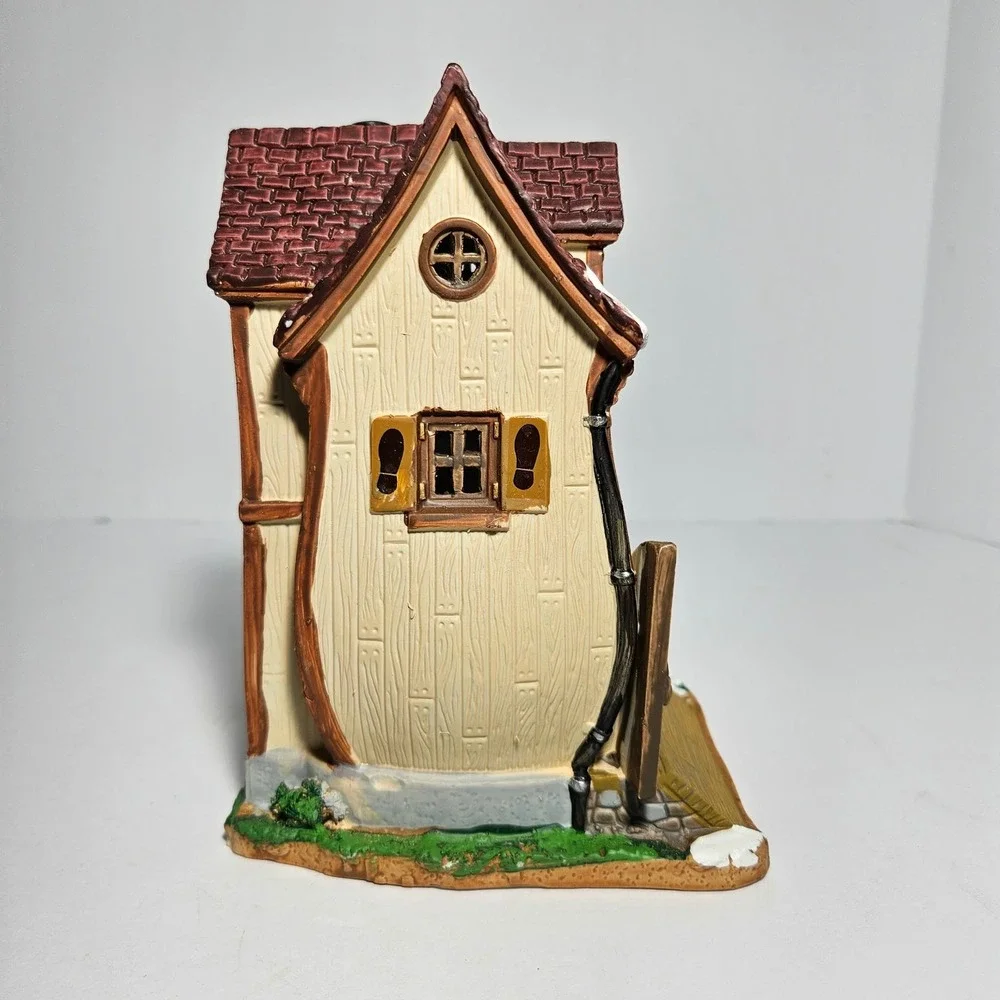 Lemax Eli's Cobbler Shoppe Caddington Village Lighted Building 65123