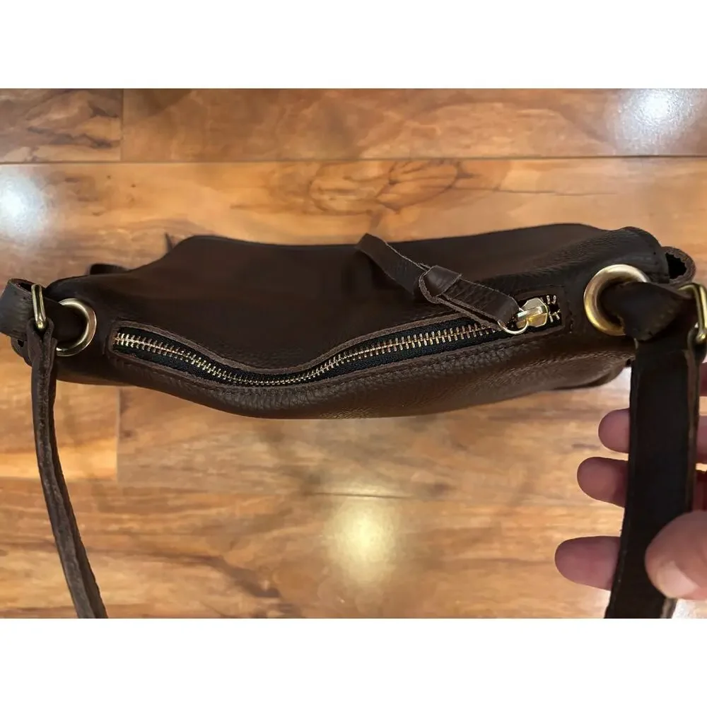 Oliveve brown pebbled soft leather hand bag shoulder bag. Flap front, extra stra