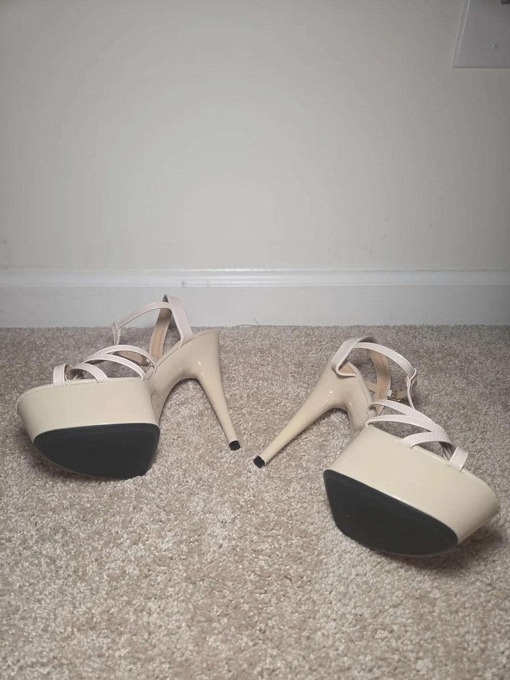 N/A elegant nude