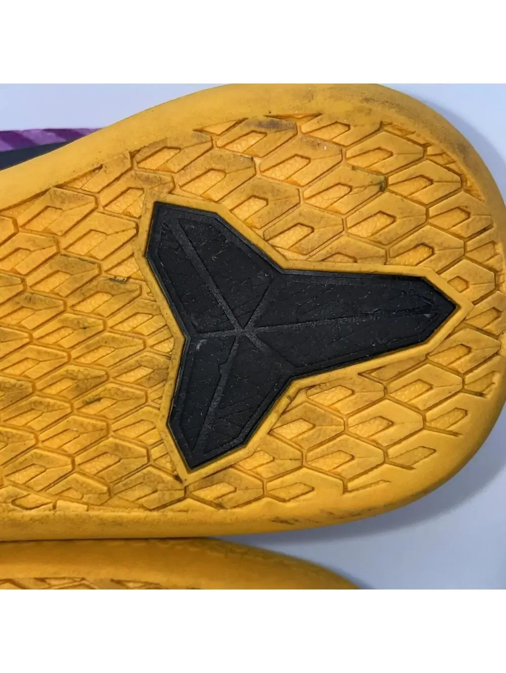 Los Angeles LAKERS Men's Basketball Shoes Size 10 Purple Gold RARE