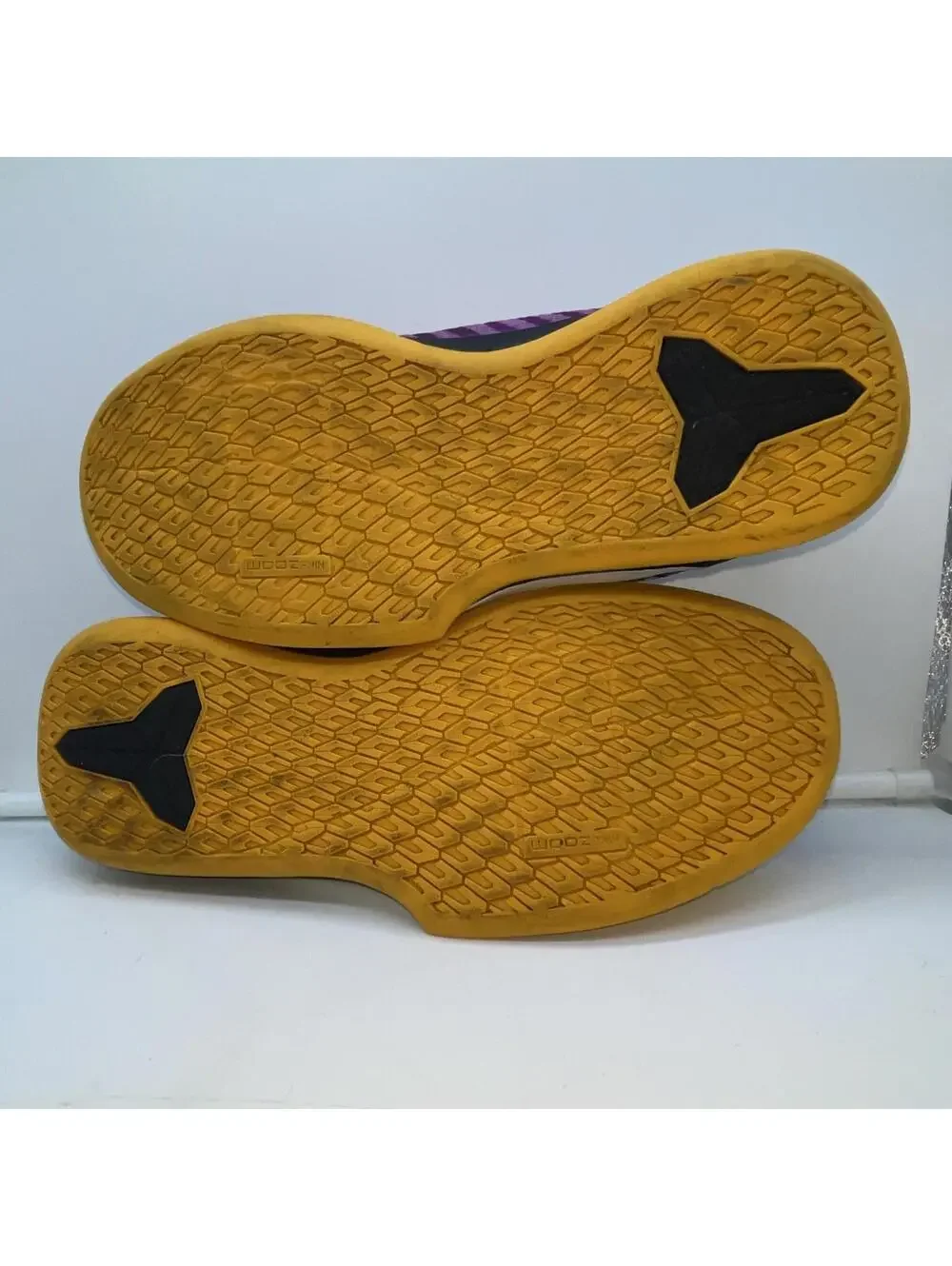 Los Angeles LAKERS Men's Basketball Shoes Size 10 Purple Gold RARE