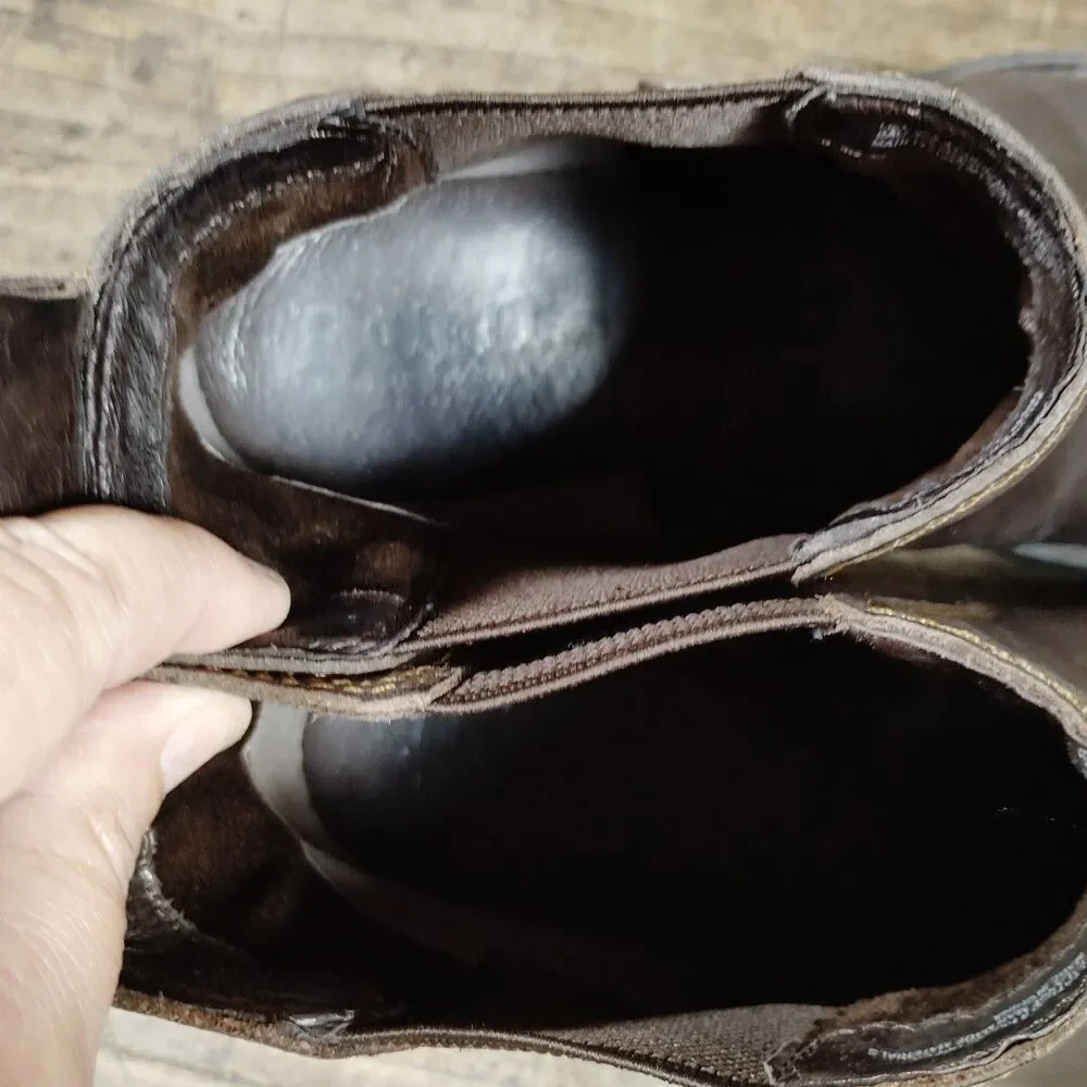 Born chelsea boots