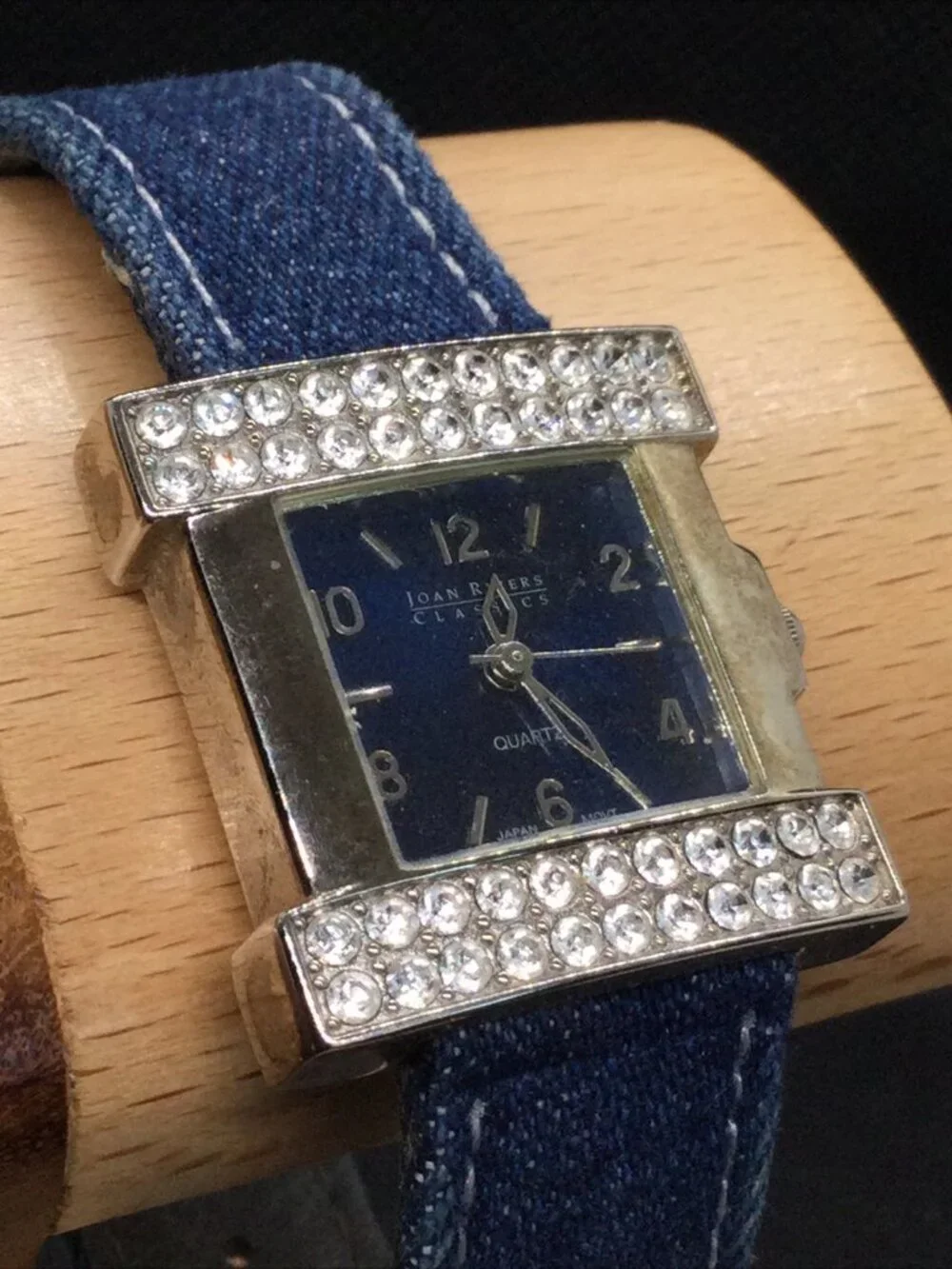Vintage Joan Rivers Classic Ladies Watch 6.5” Blue Denim Band 23.0mm Case