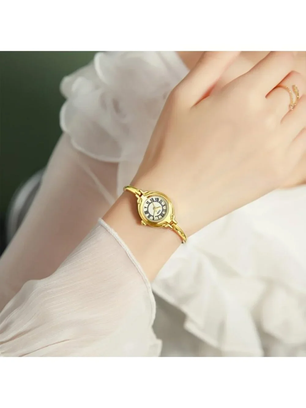 Women's Gold Small Dial Bangle Thin Strap Classic Vintage Style Quartz Watches