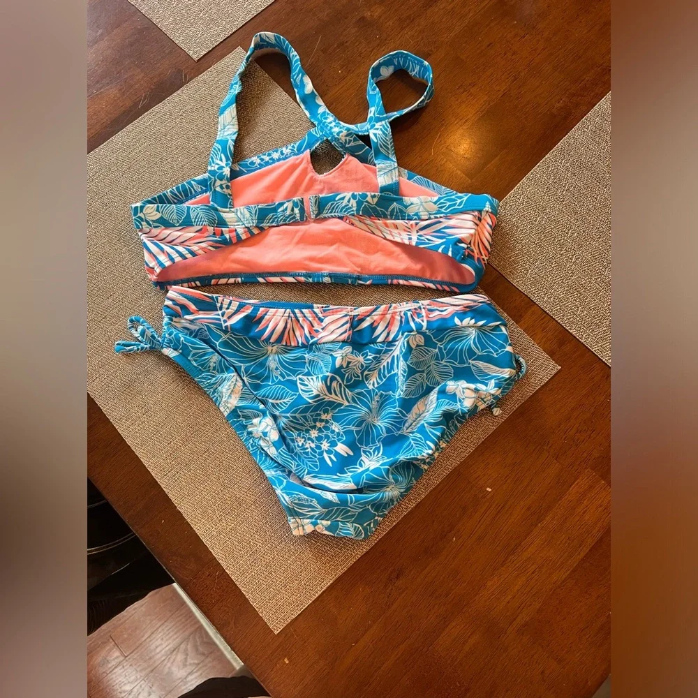 Gossip‎ Girl bikini.