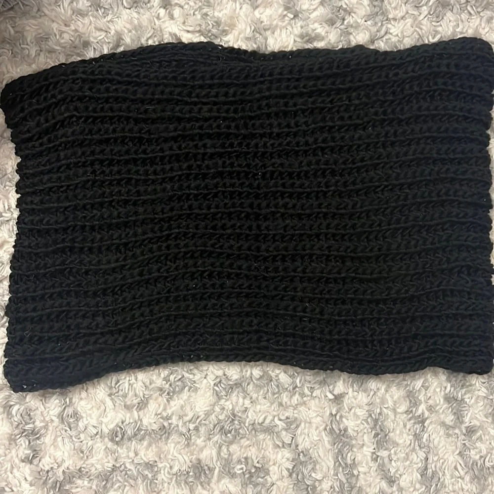Black, infinity scarf