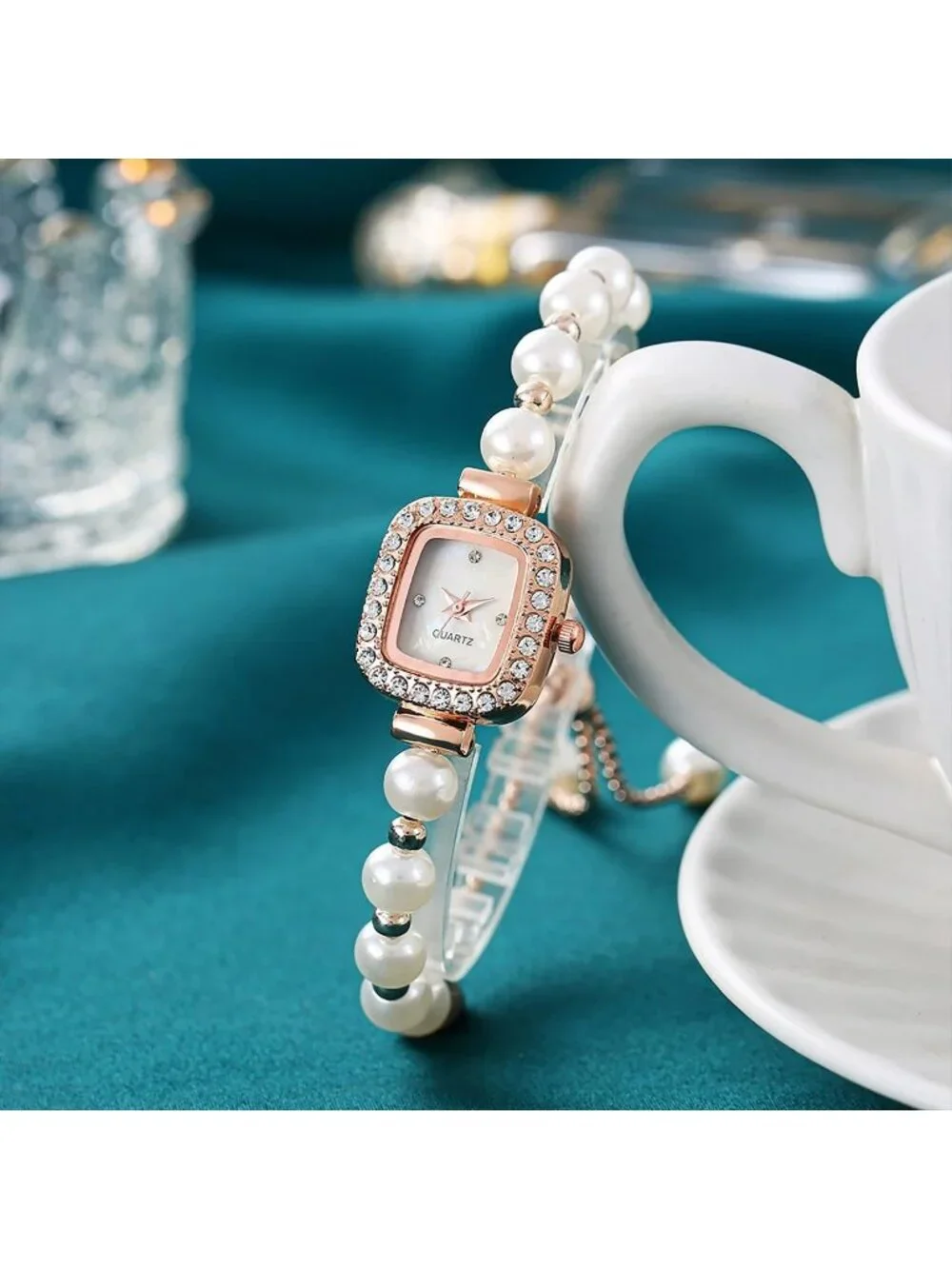 Women's Gold Simple Floral Bracelet Watch Diamond Quartz Light Fashion Watch