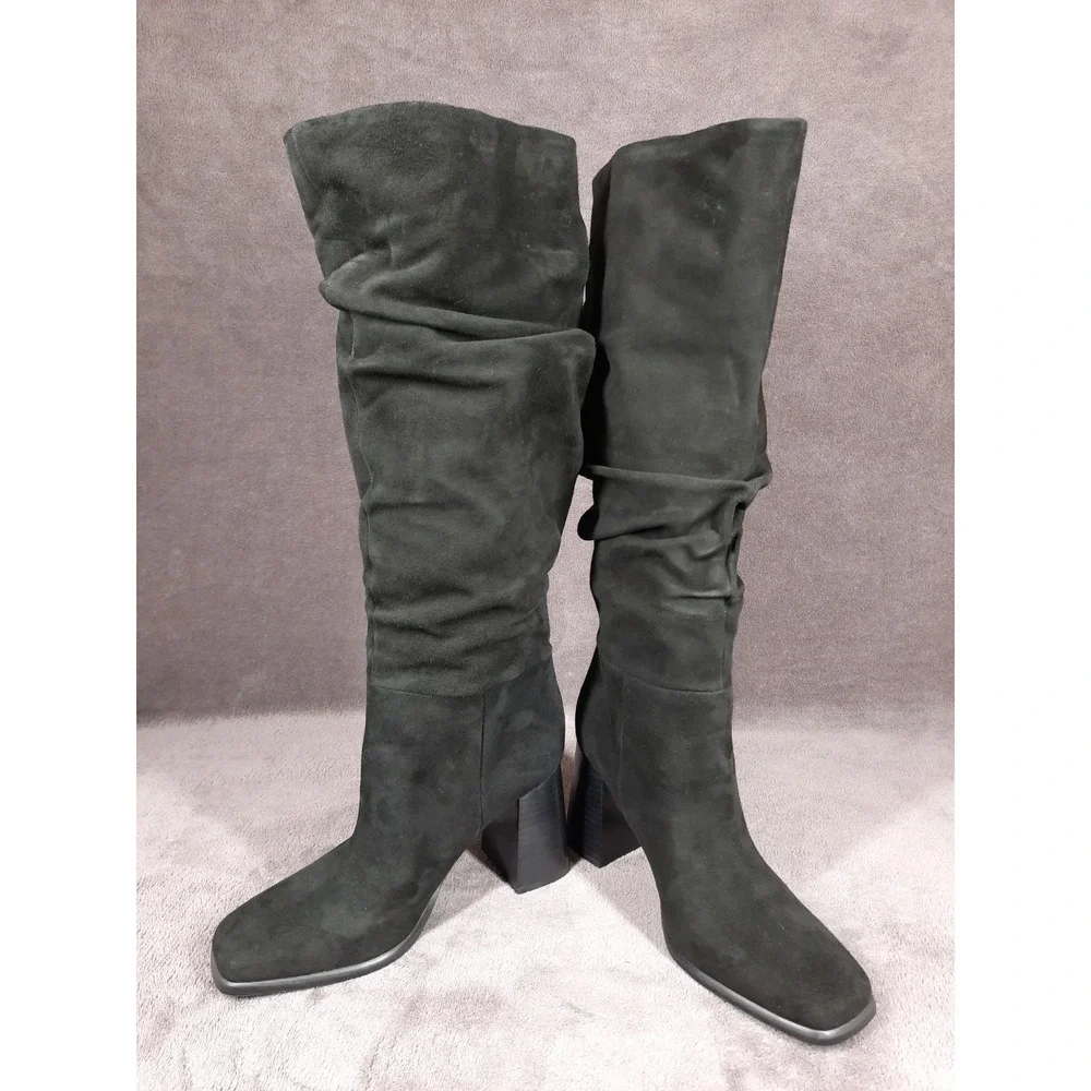 Nine West right boot