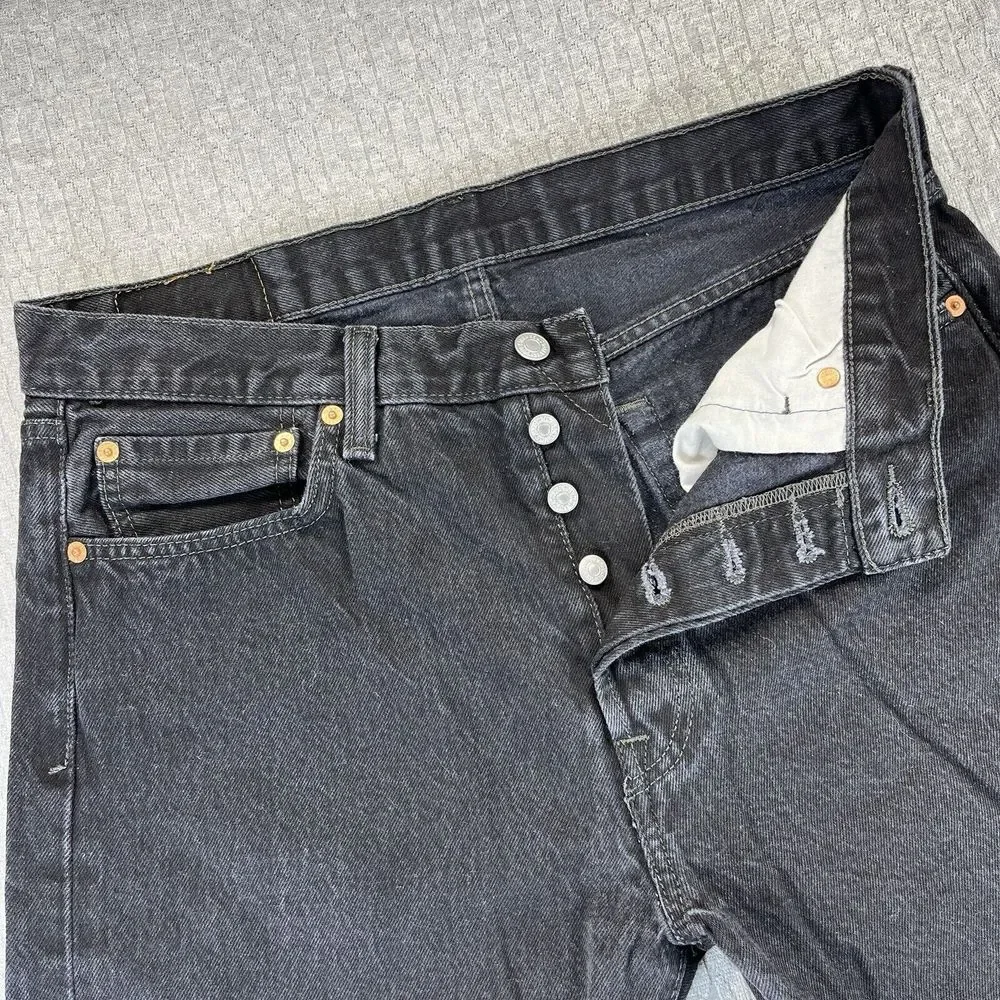 Levis excellent distress