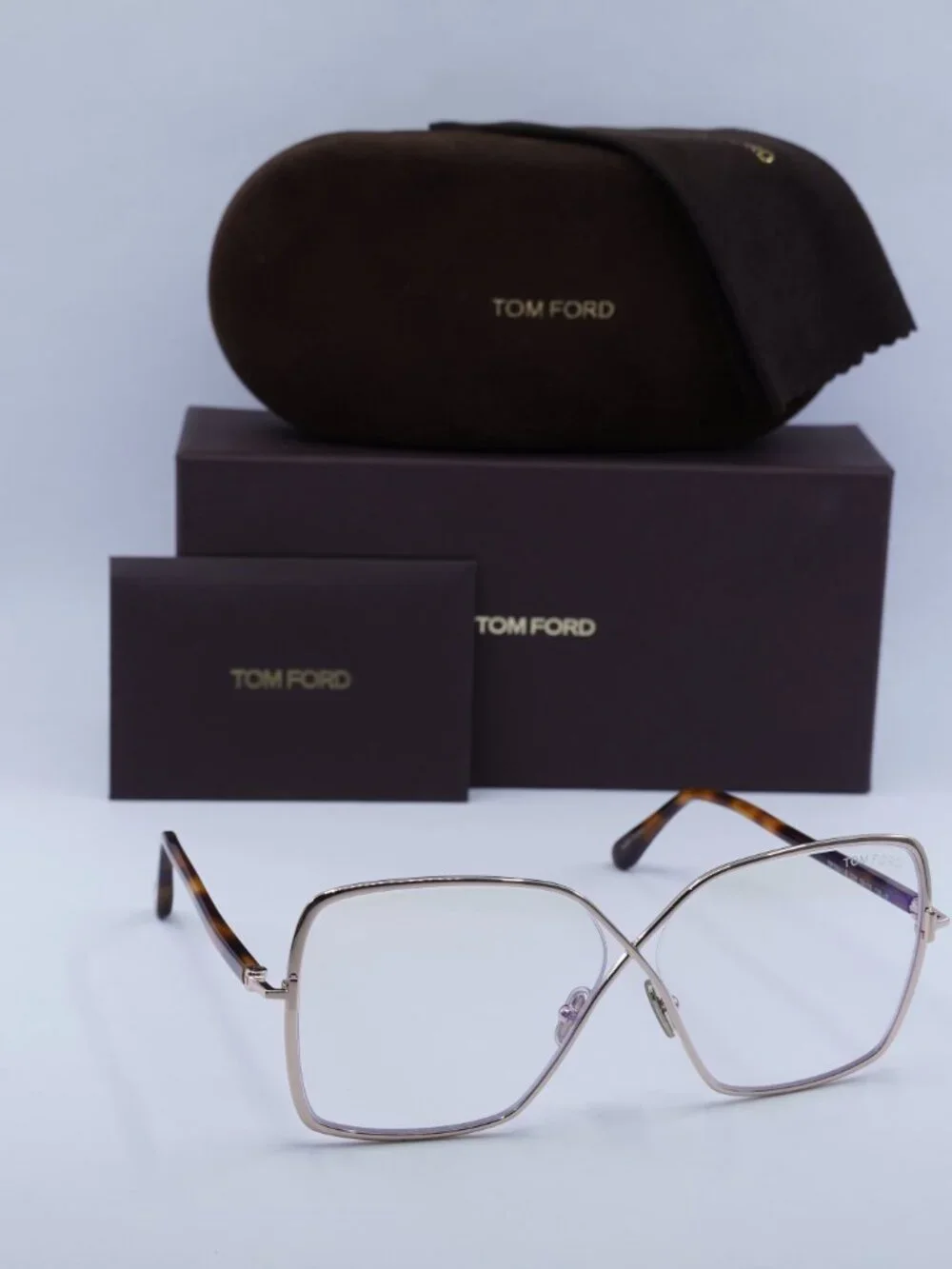 Tom Ford model ft5841