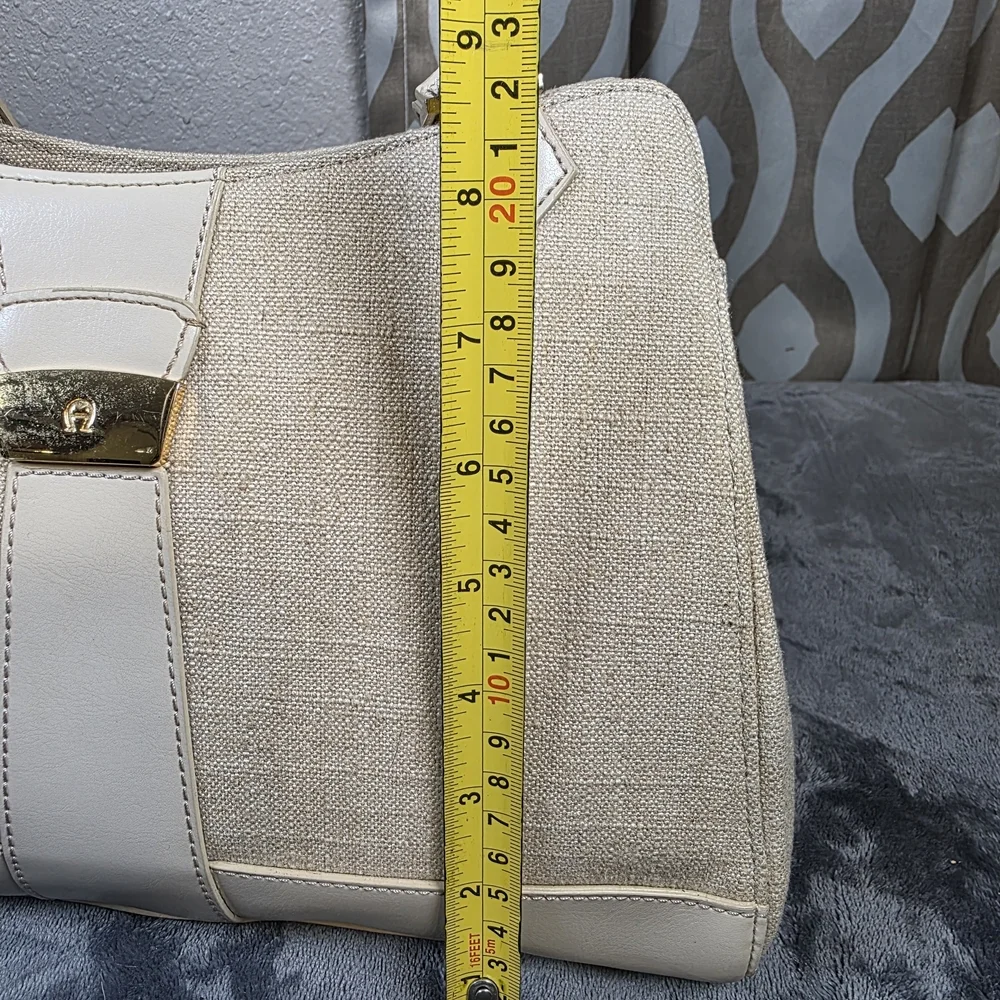 Etienne Aigner chic shoulder