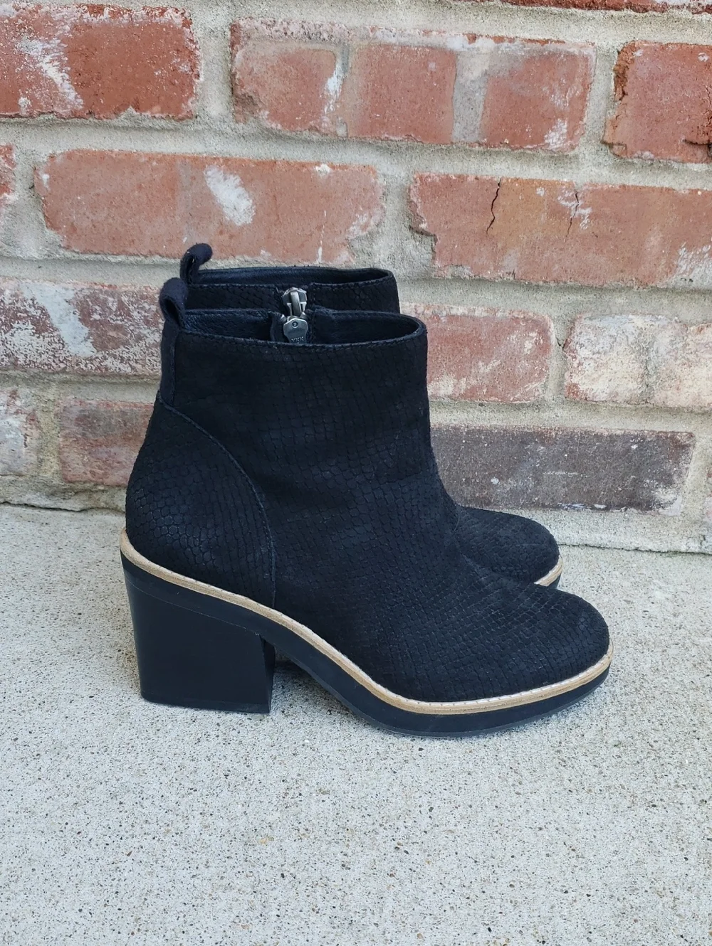 Eileen Fisher Ozma Textured Snakeskin Block Heel Ankle Boots Black Size 7.5 Boho