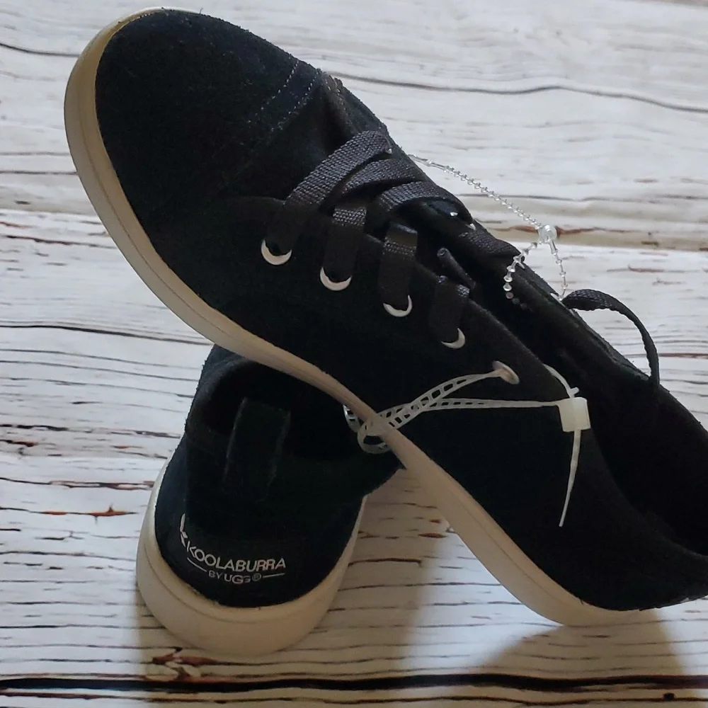 🆕️ KOOLABURRA BY UGGS GIRLS BLACK SUEDE SHOES 🙎‍♀️