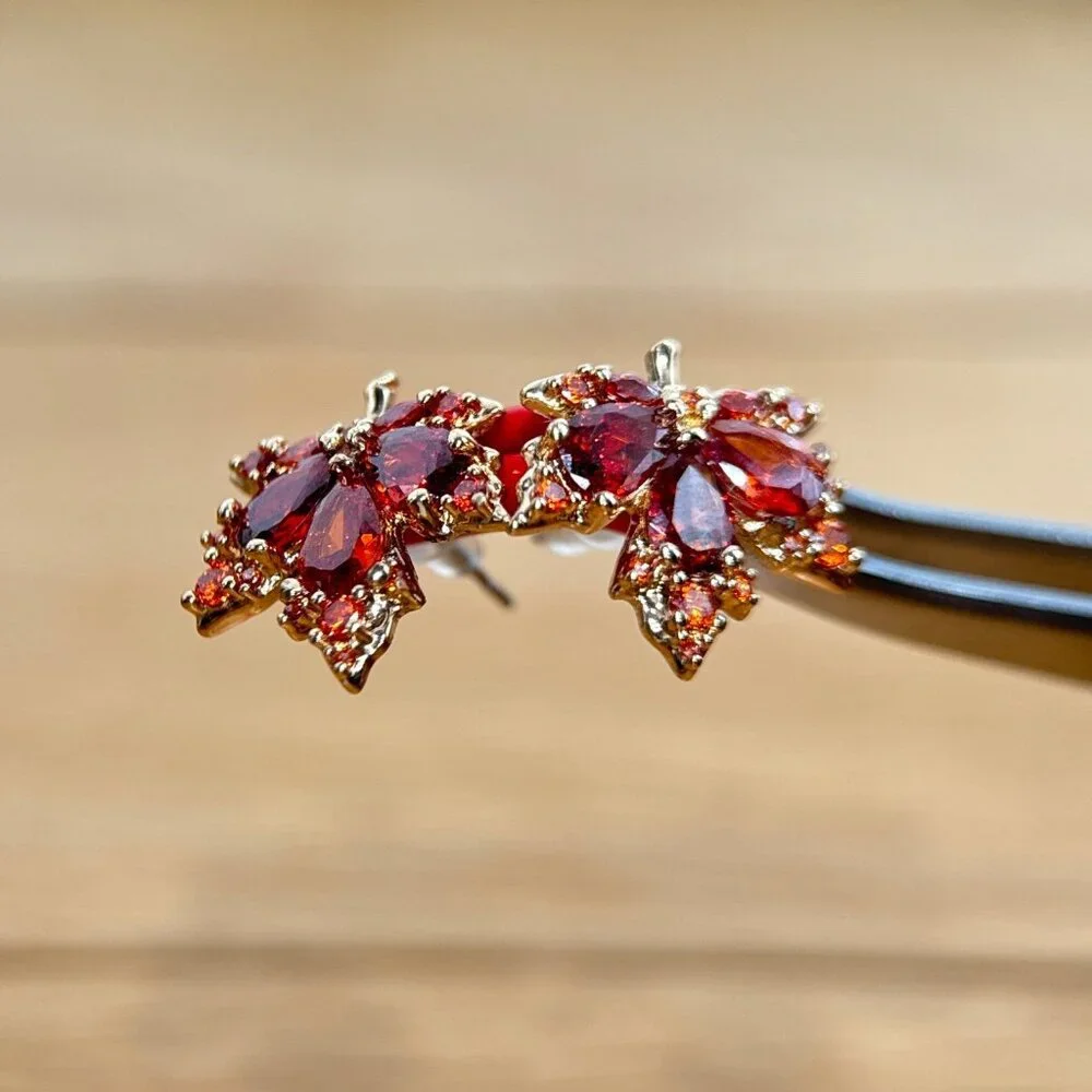 Maple Brown Stud Earrings‎