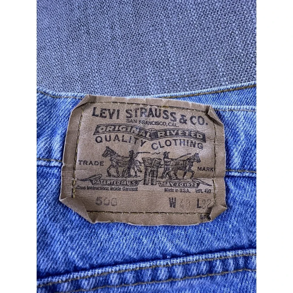 Levis refer photos