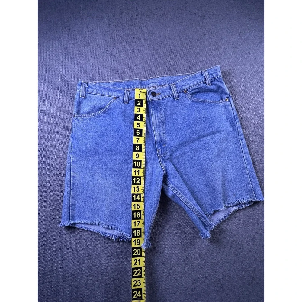 Levis refer photos