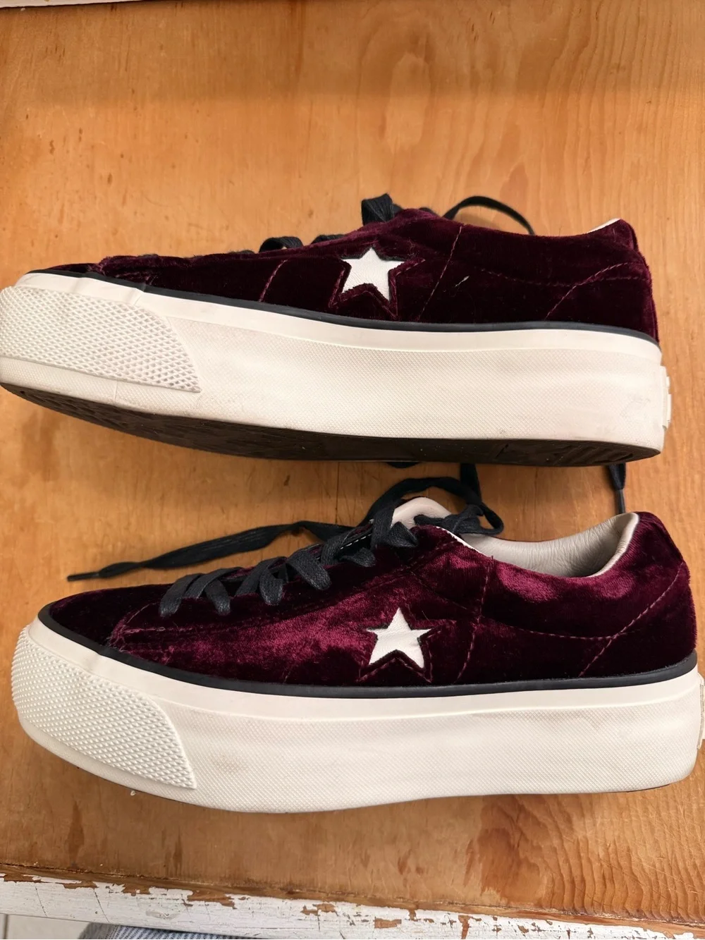 Converse velvet burgundy