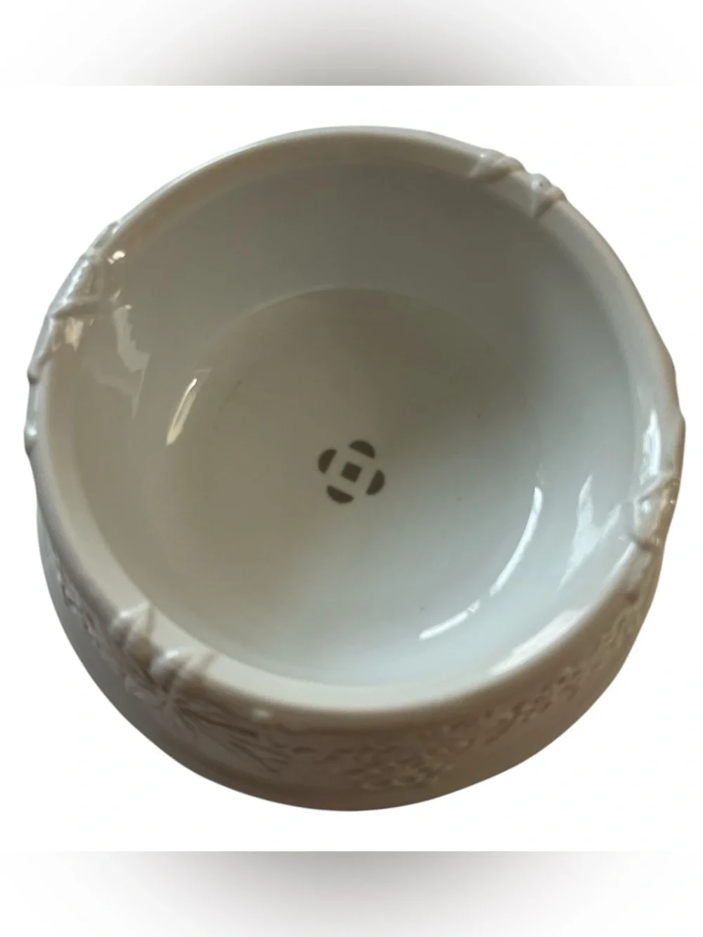 Oscar de la Renta White Embossed Floral Ceramic Pet Dog Bowl