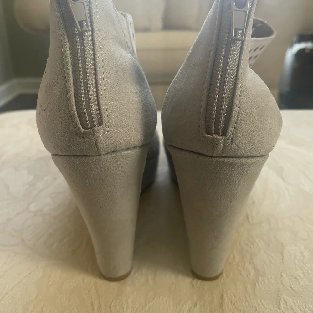 Chinese Laundry suede go they’re