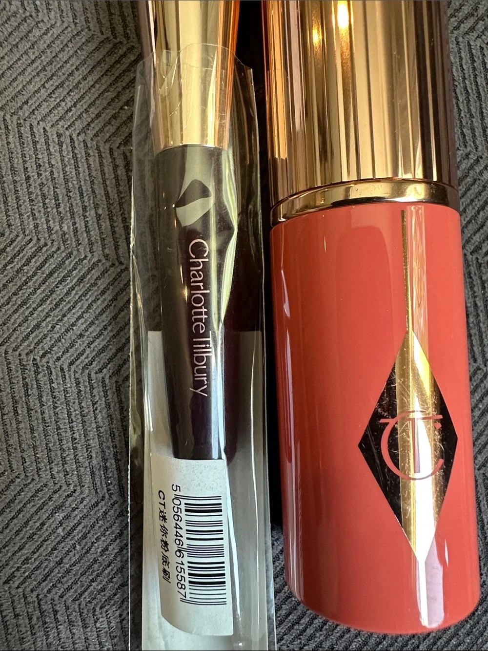 Charlotte Tilbury unreal blush healthy glow stick and  Brush Set