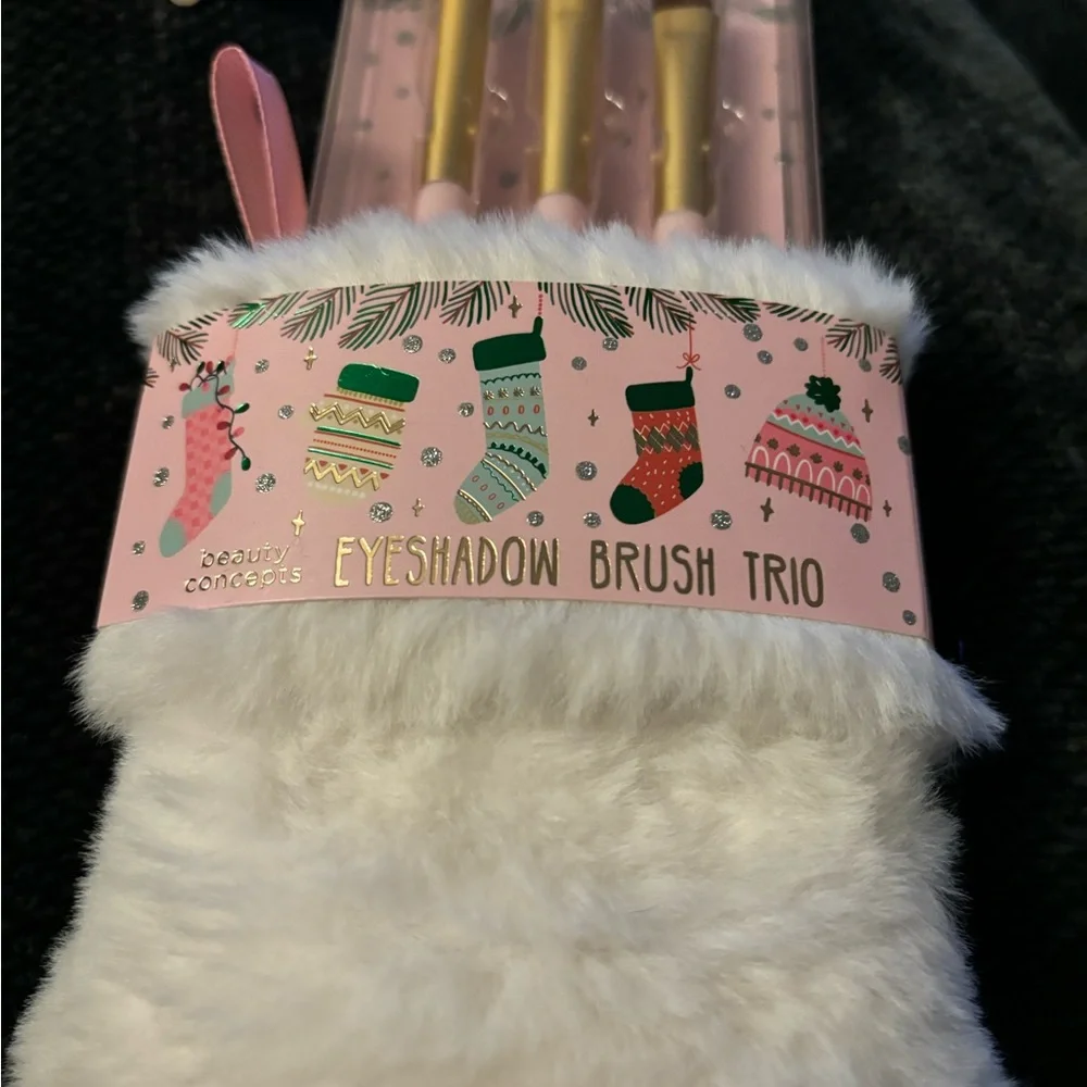 NWT Eyeshadow brush trio in soft fuzzy stocking