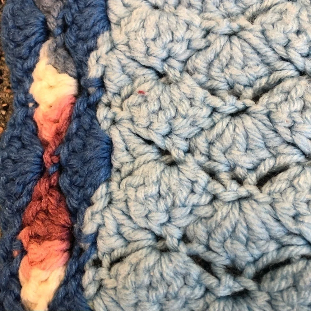Crochet Afghan / Vintage small afghan/ hand made STUNNING