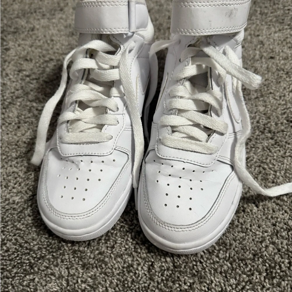 Nike stylish white